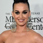 KATY PERRY BECOMES THE FIRST TO HIT 1OO MILLION FOLLOWERS ON TWITTER!