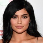 KYLIE JENNER SHOWS OFF CUTE BABY BUMP IN NEW PHOTO