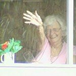 FOR 12 YEARS SHE SAT BY HER WINDOW WAVING AT SCHOOL KIDS, NOW SHE’S MOVING OUT & HERE’S WHAT THEY DID