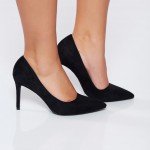#KUTOO: JAPANESE WOMEN ARE PETITIONING AGAINST RULE THAT REQUIRES THEM TO WEAR HIGH HEELS TO WORK